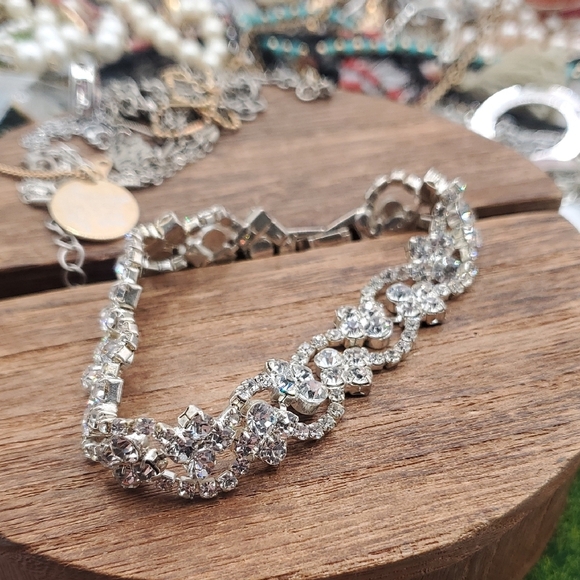 Estate Jewelry - Silver Tone Sparkle Fire Crystal Tennis Bracelet - Women Jewelry B3435